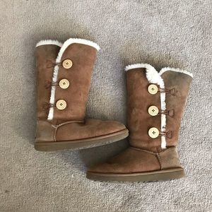 UGG Bailey Button Triplet Boots Size 8